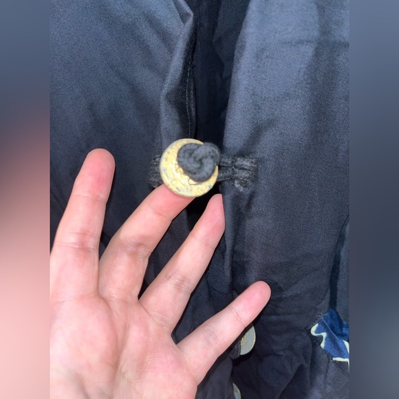 Brand Resort Wear Totem Faced Abstract Boho Cardigan w/ Metal Fastens - Size OS - Picture 9 of 16